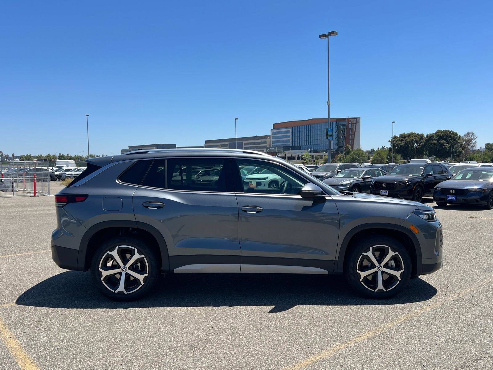 2025 Volkswagen Tiguan SE