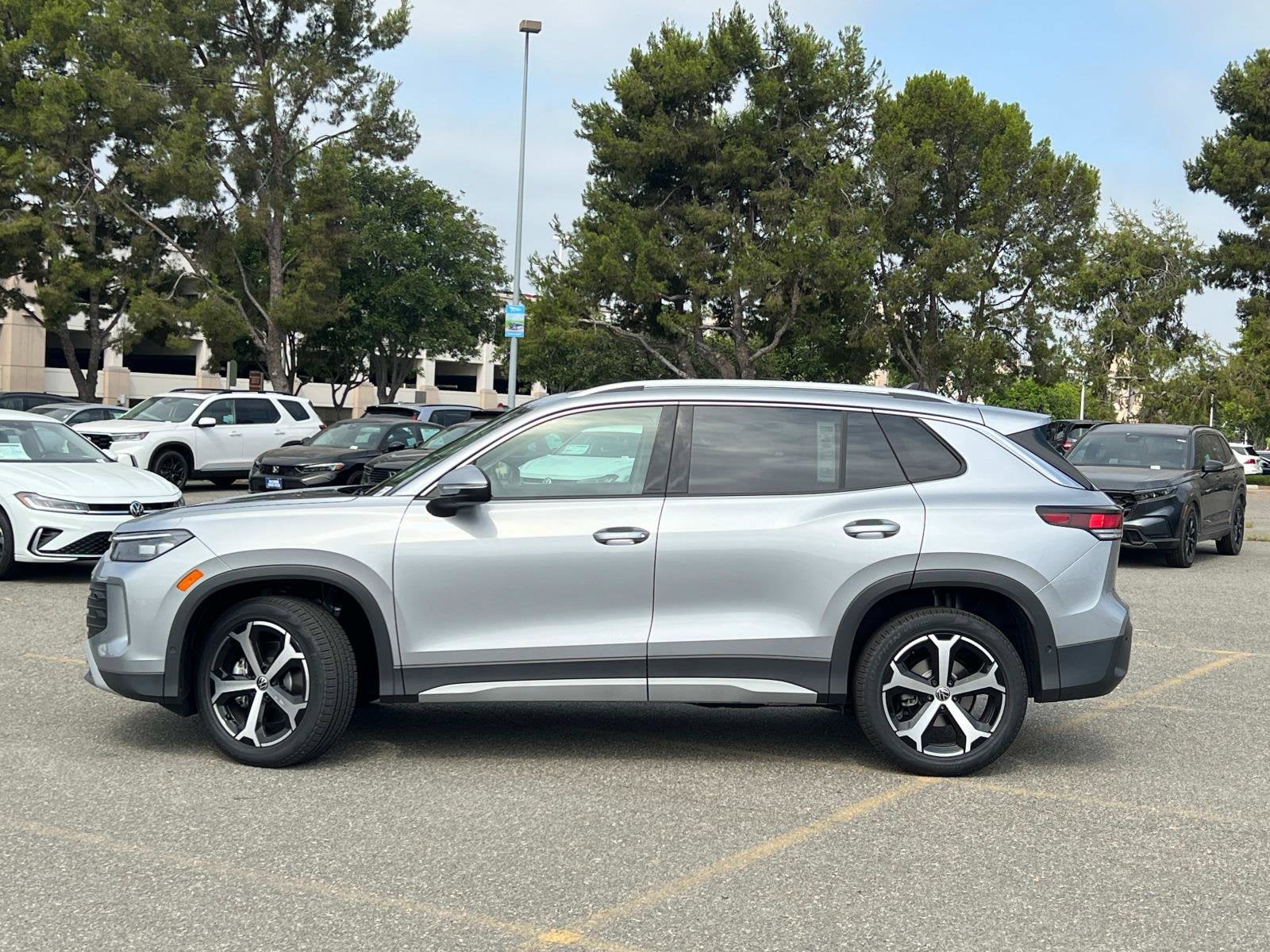 2025 Volkswagen Tiguan SE