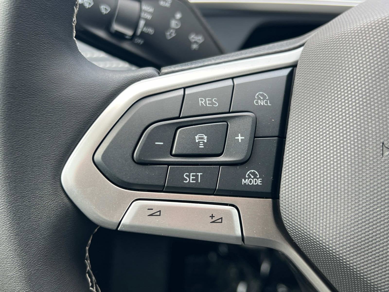 2025 Volkswagen Tiguan SE