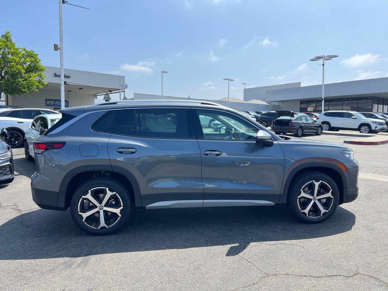 2025 Volkswagen Tiguan SE