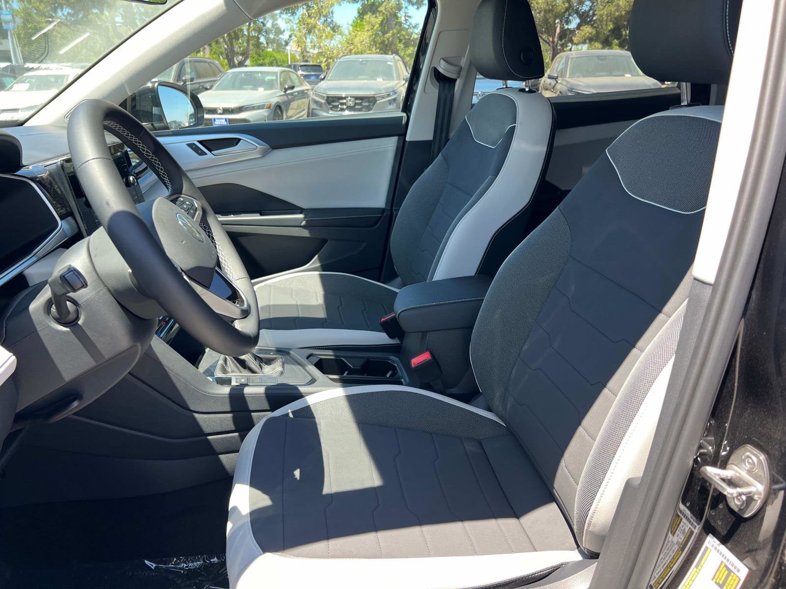 2025 Volkswagen Taos SE