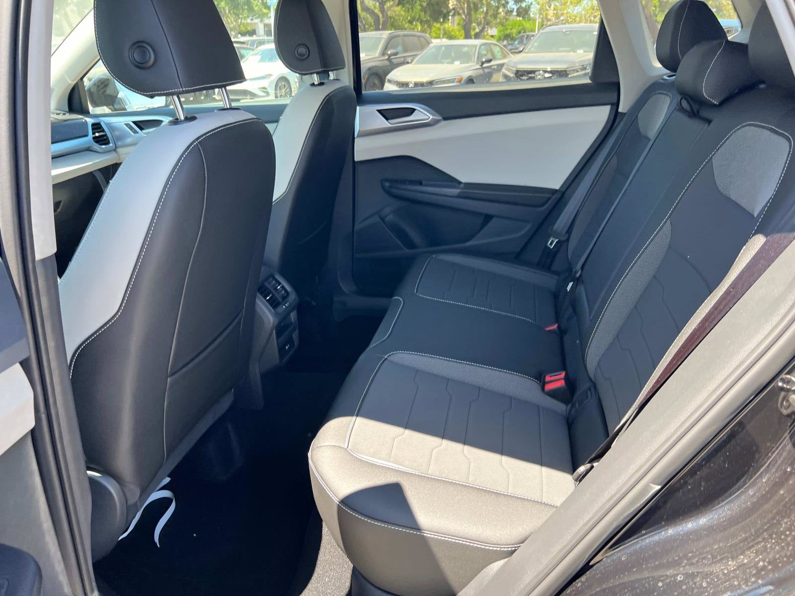 2025 Volkswagen Taos SE