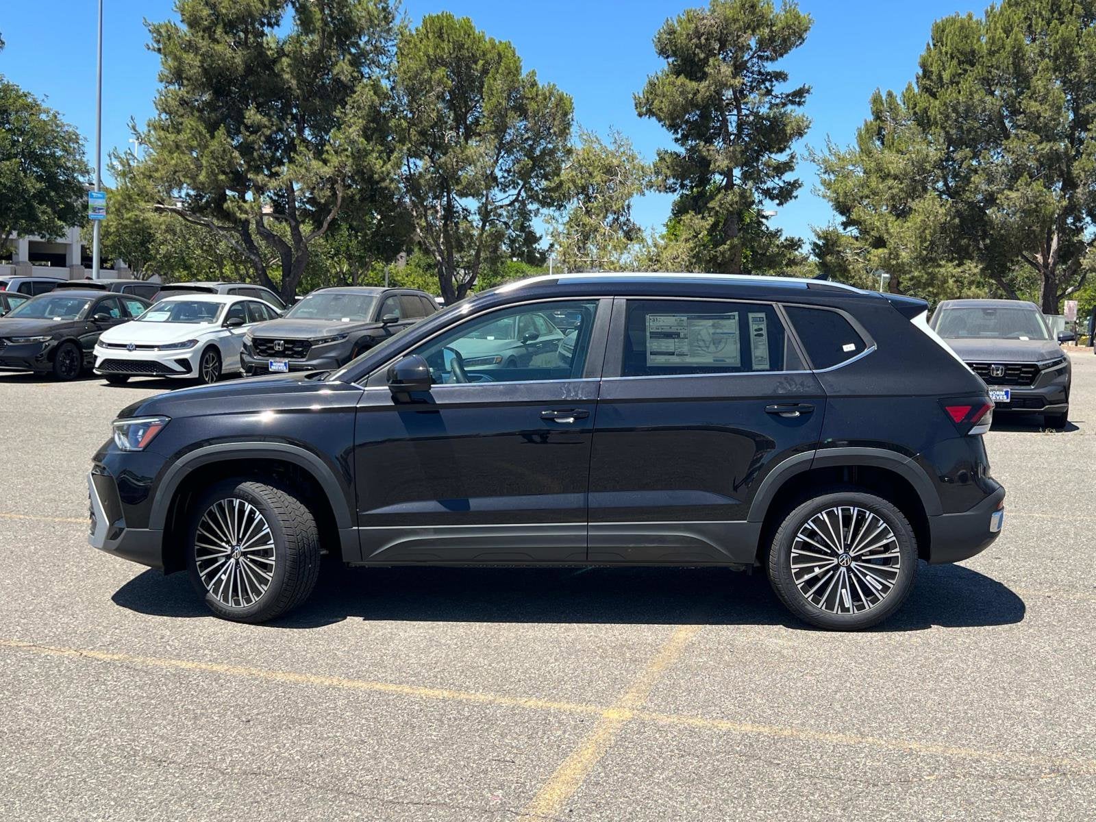2025 Volkswagen Taos SE
