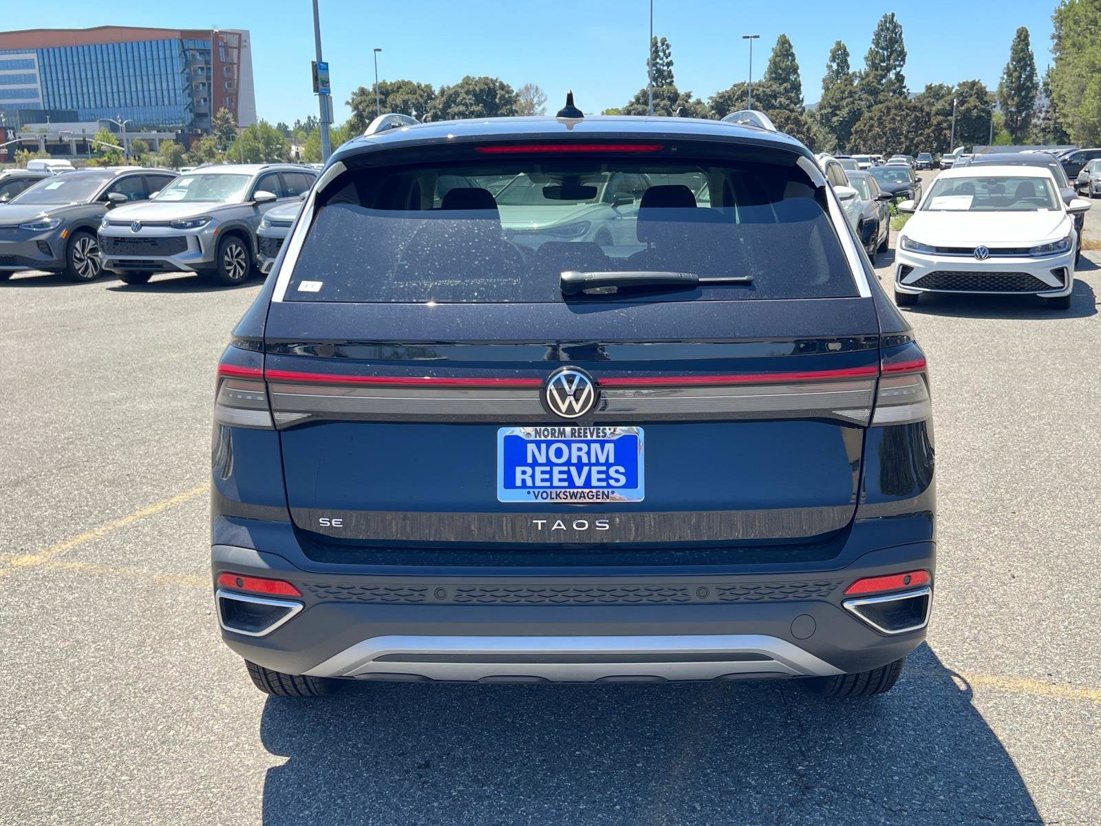 2025 Volkswagen Taos SE