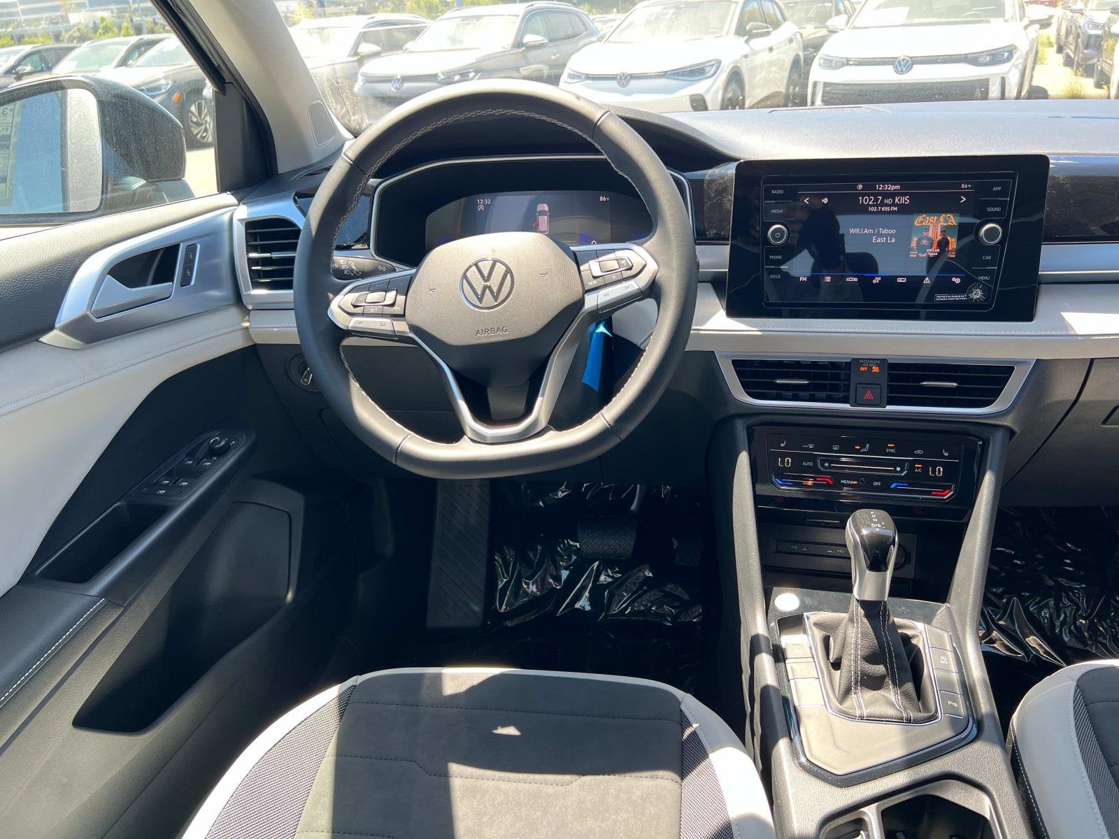 2025 Volkswagen Taos SE