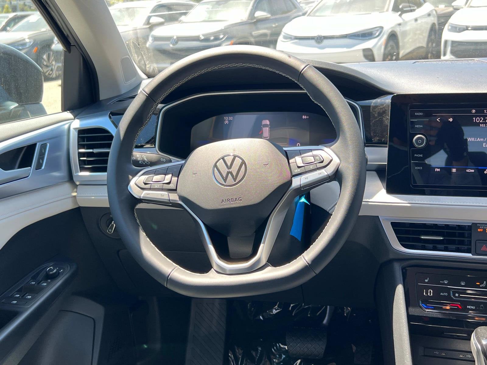 2025 Volkswagen Taos SE