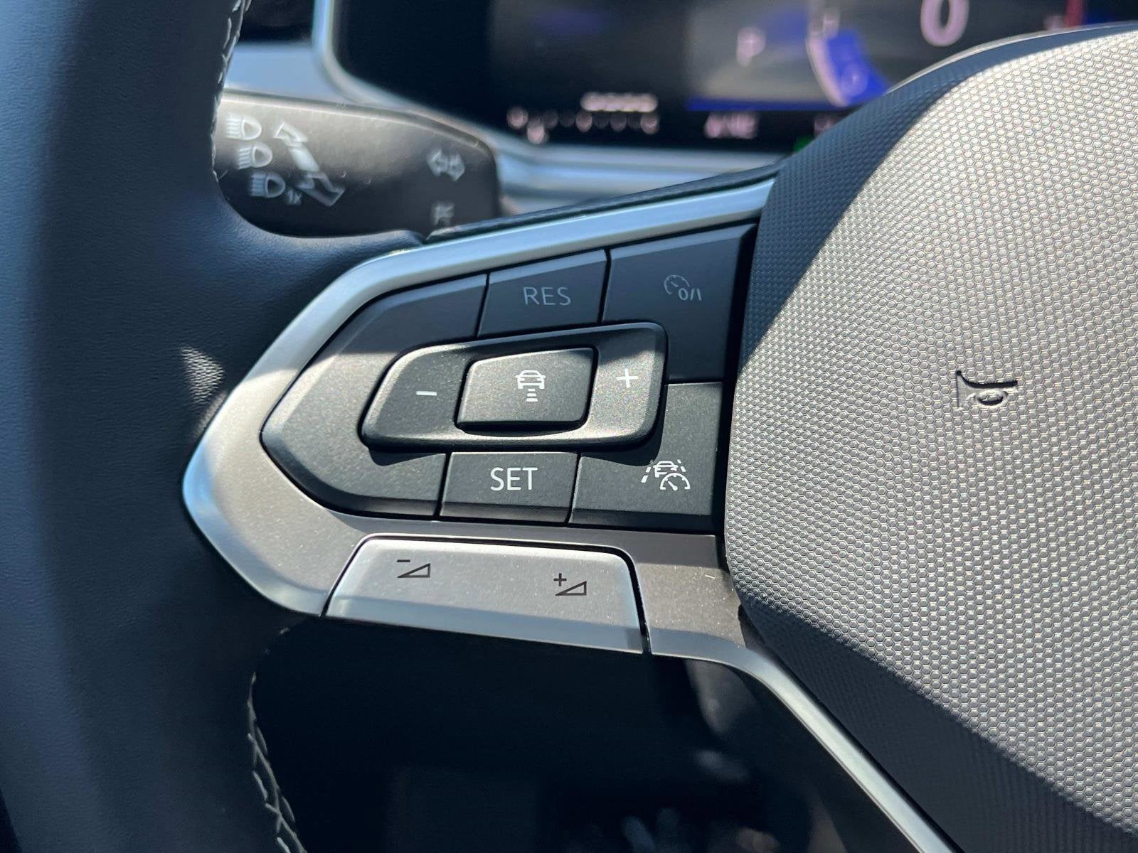 2025 Volkswagen Taos SE