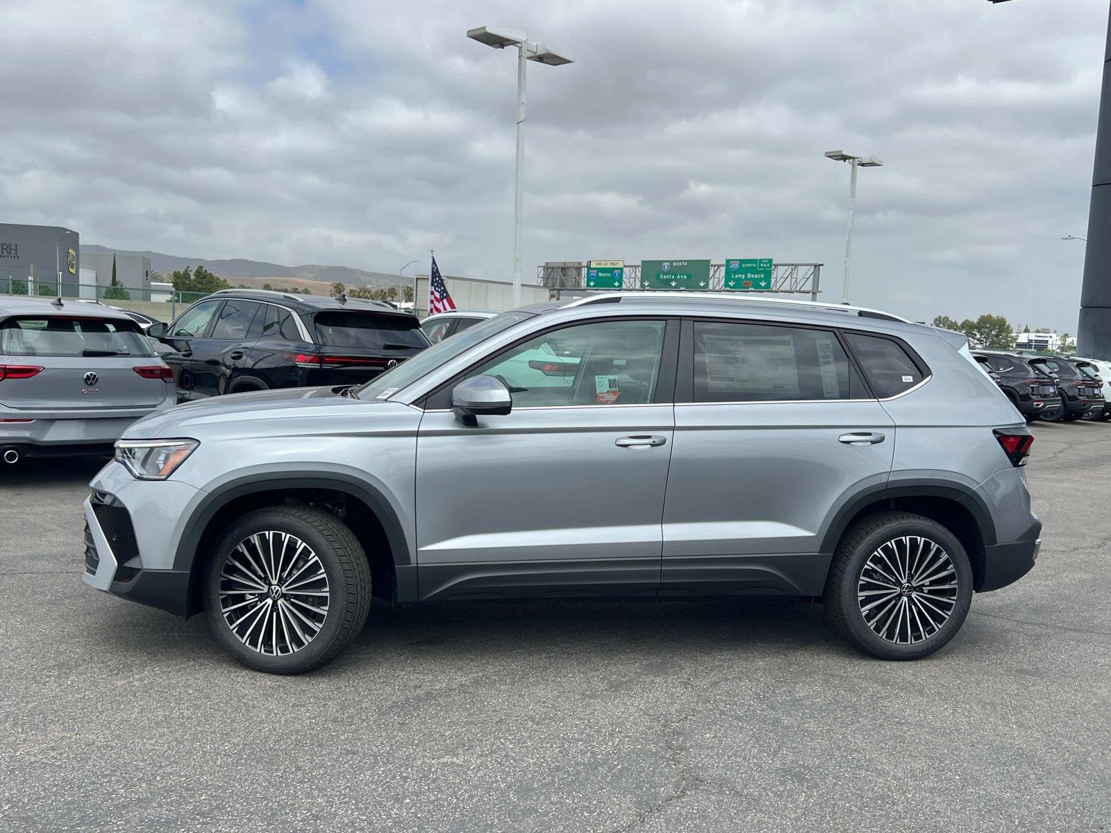 2025 Volkswagen Taos SE