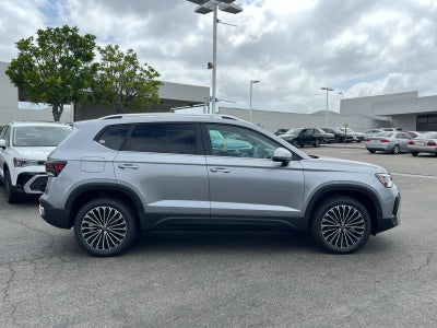 2025 Volkswagen Taos SE