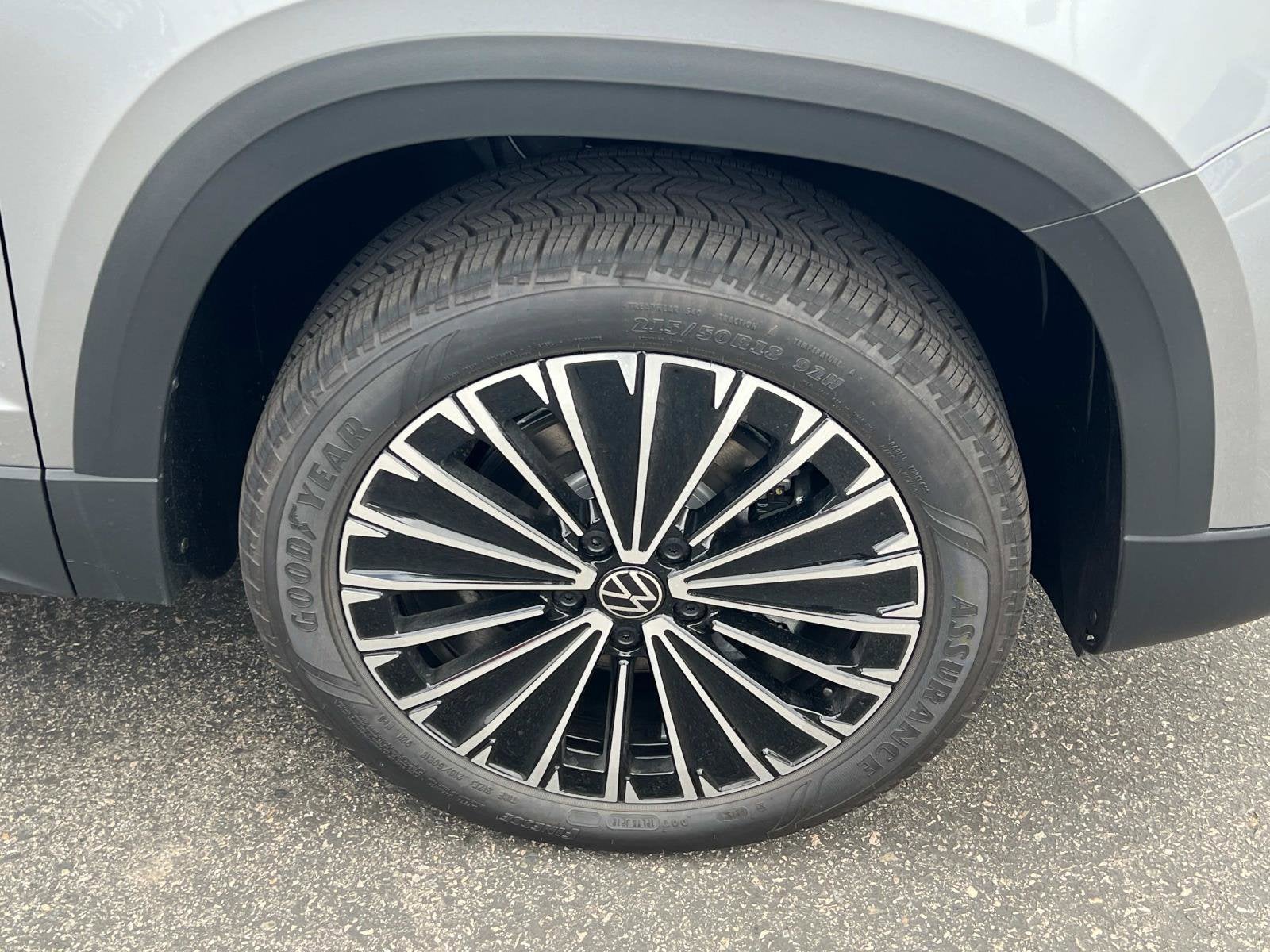 2025 Volkswagen Taos SE