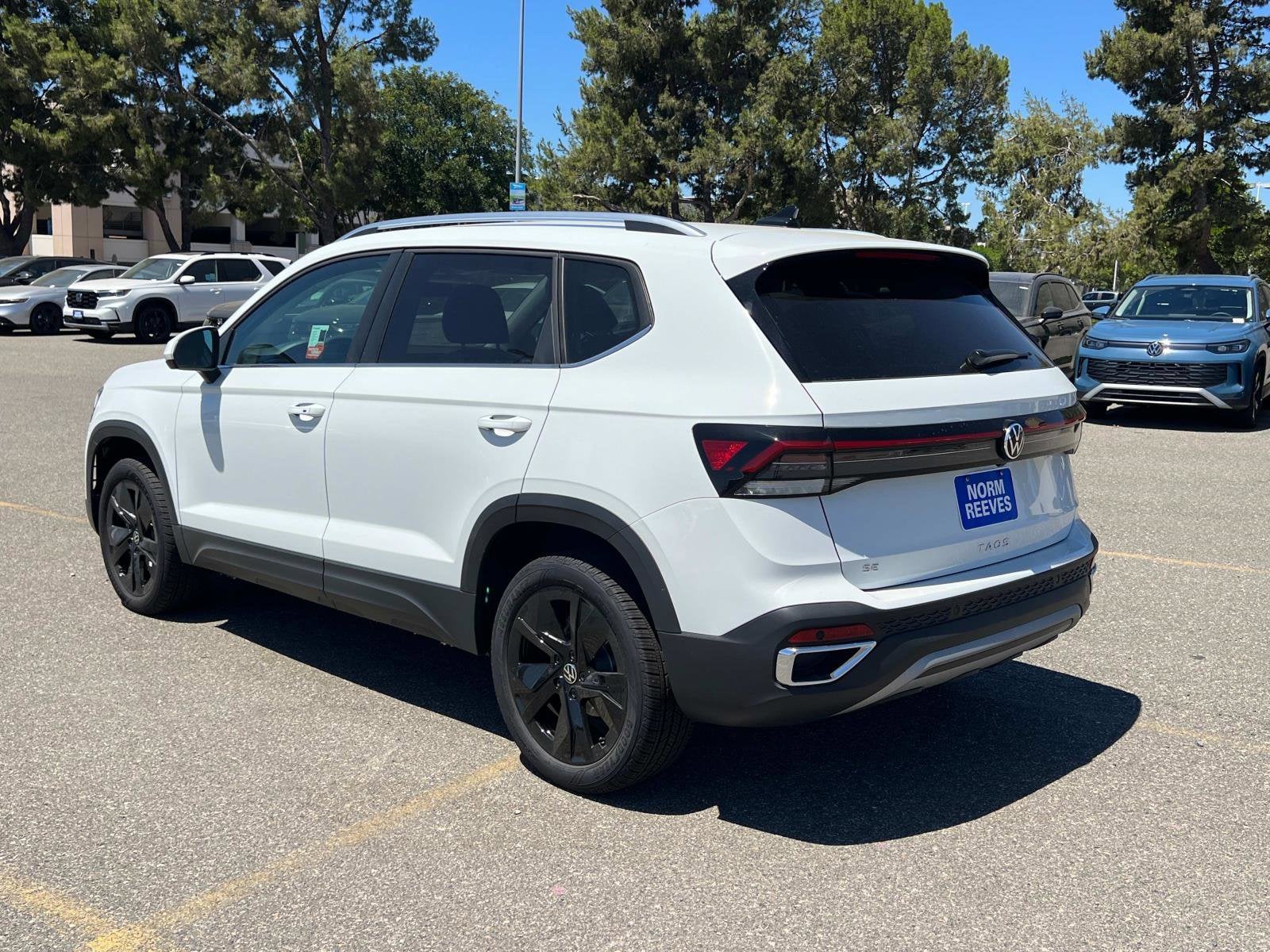 2025 Volkswagen Taos SE