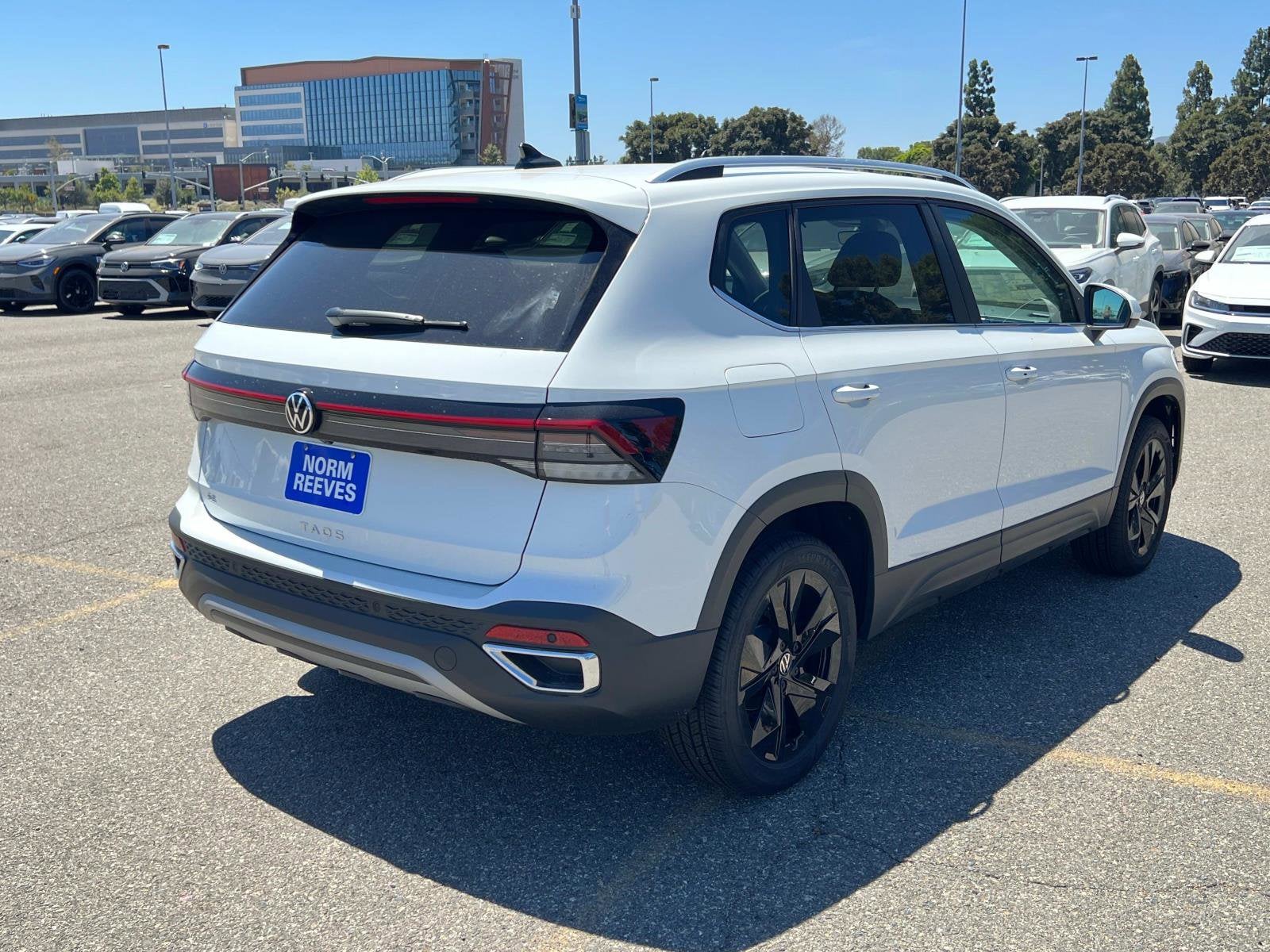 2025 Volkswagen Taos SE
