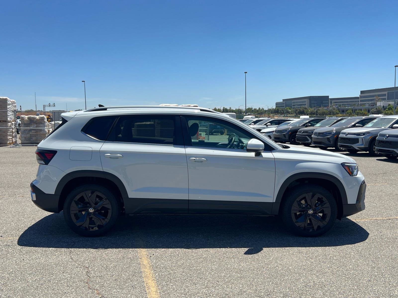 2025 Volkswagen Taos SE