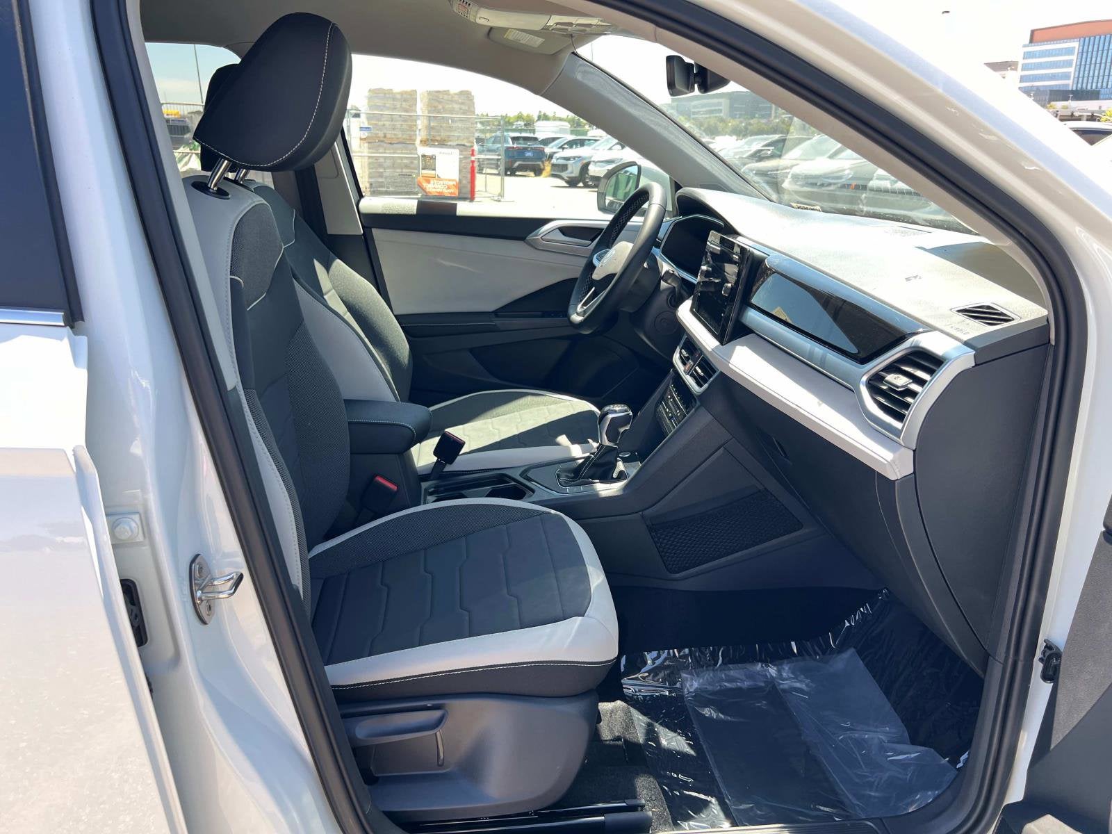 2025 Volkswagen Taos SE