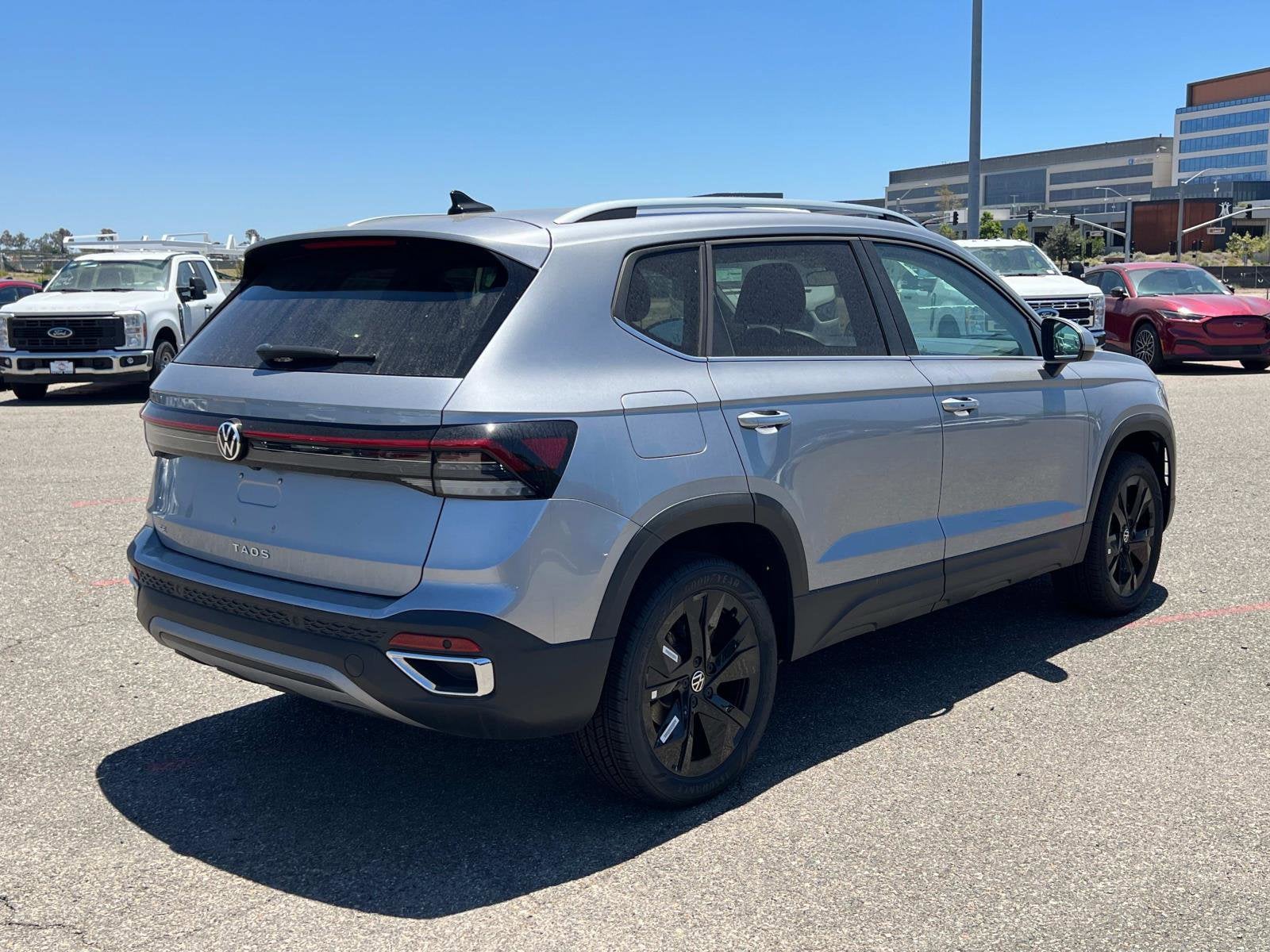 2025 Volkswagen Taos SE