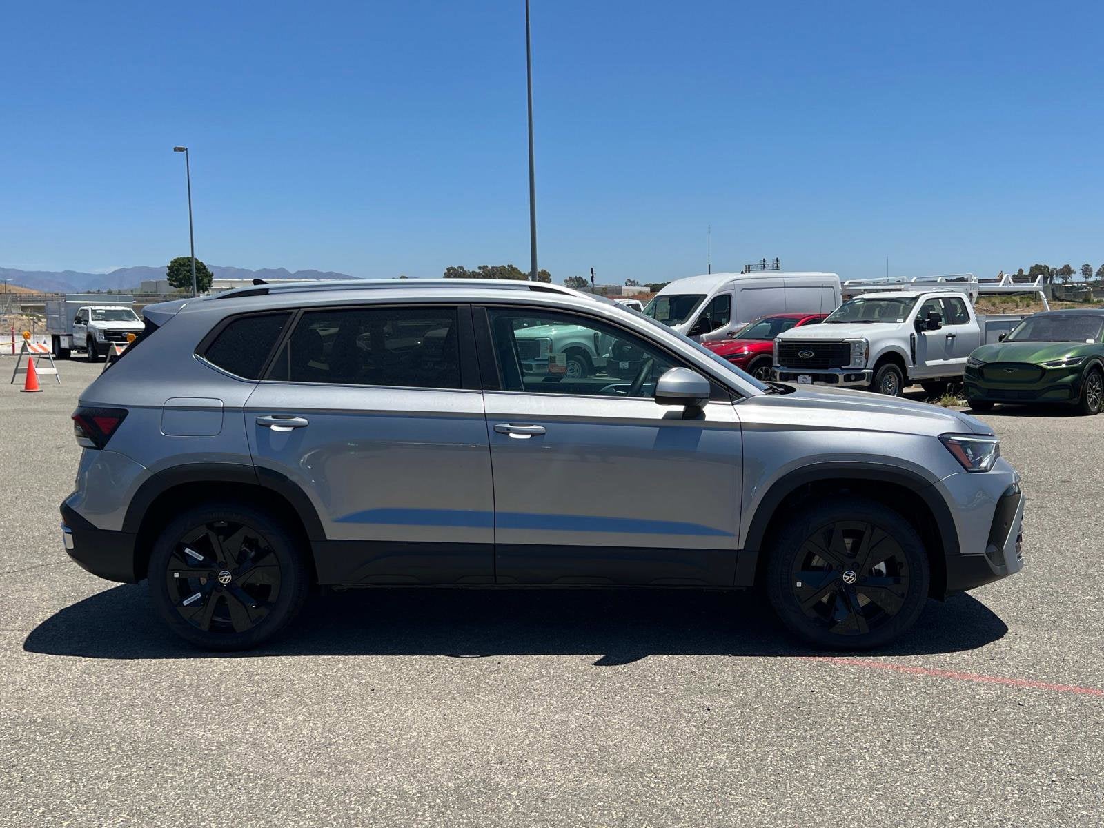 2025 Volkswagen Taos SE