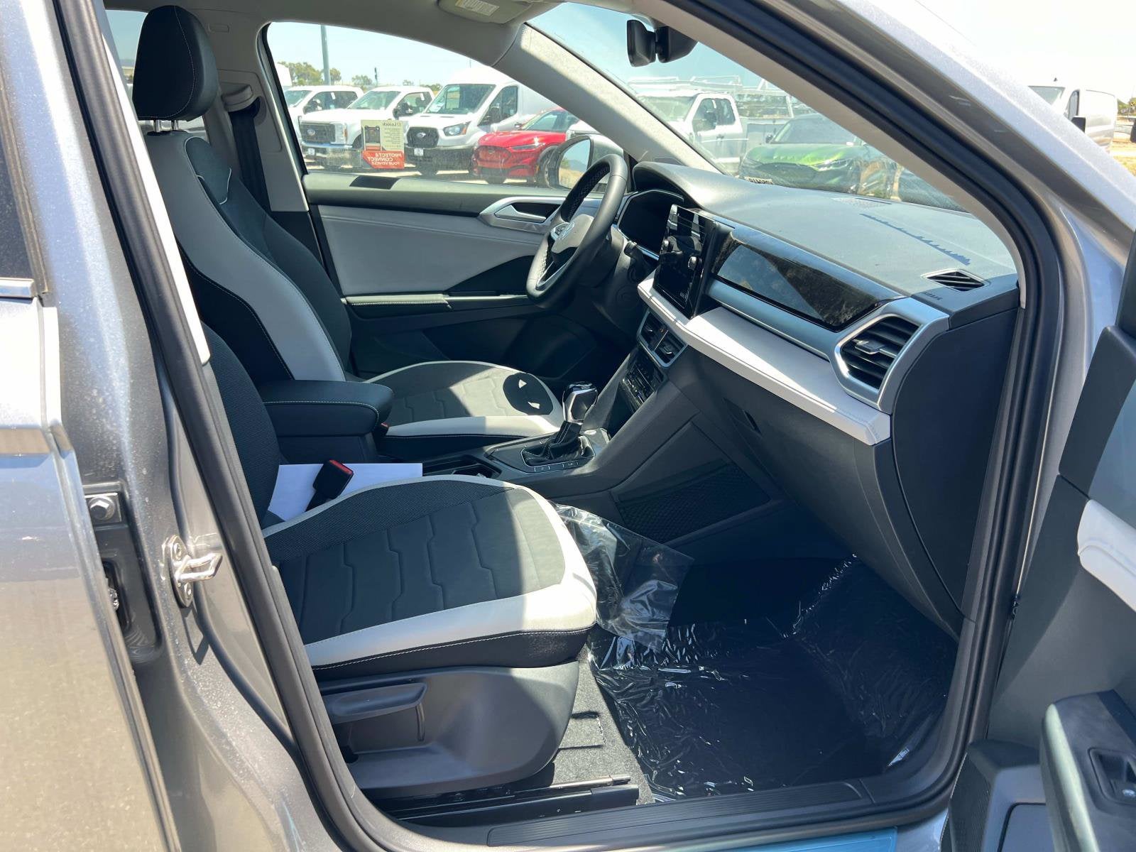 2025 Volkswagen Taos SE