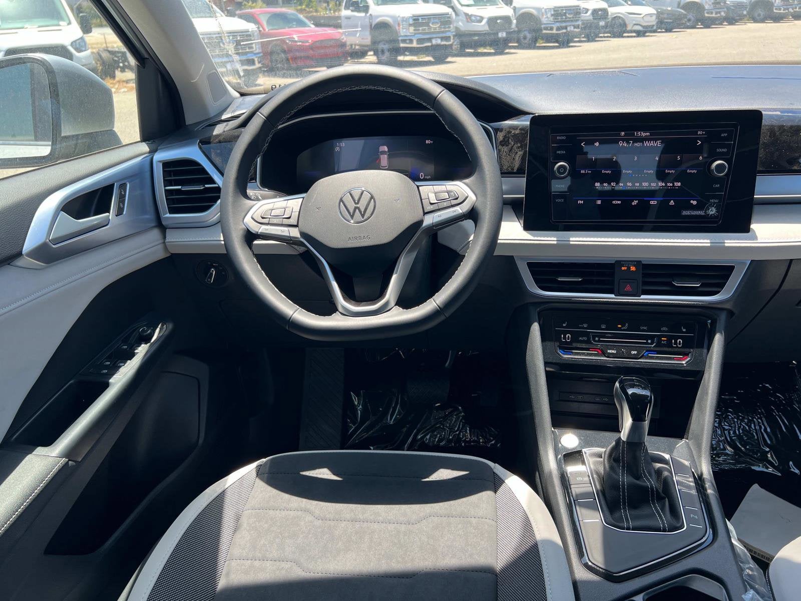 2025 Volkswagen Taos SE