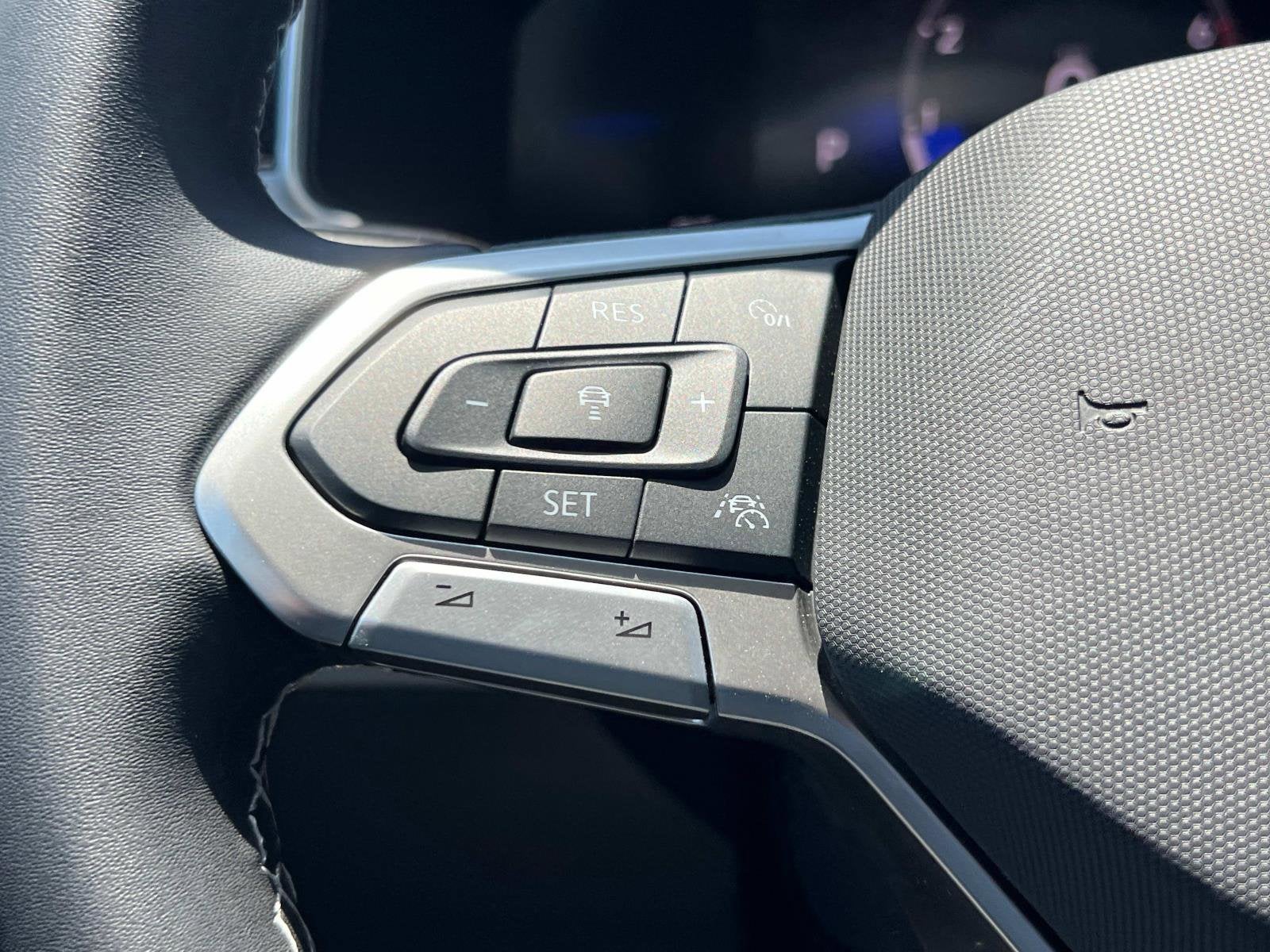 2025 Volkswagen Taos SE