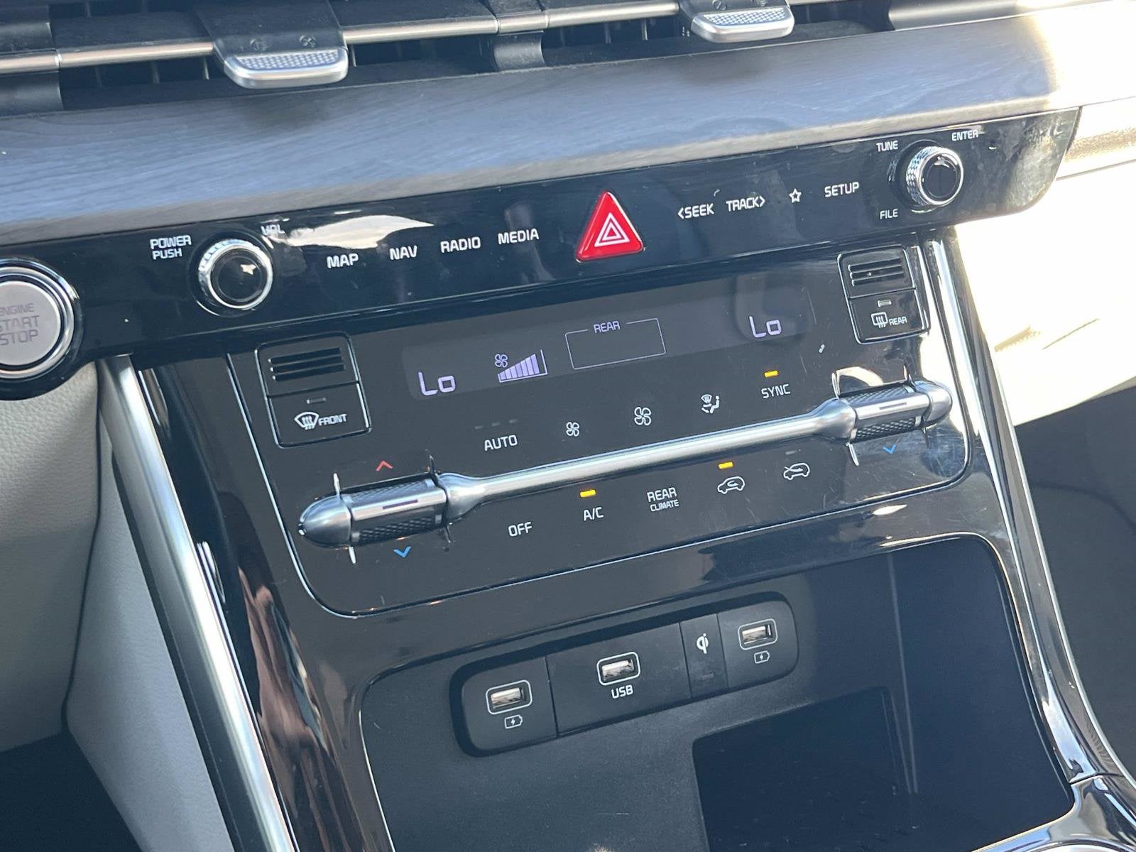 2024 Kia Carnival SX