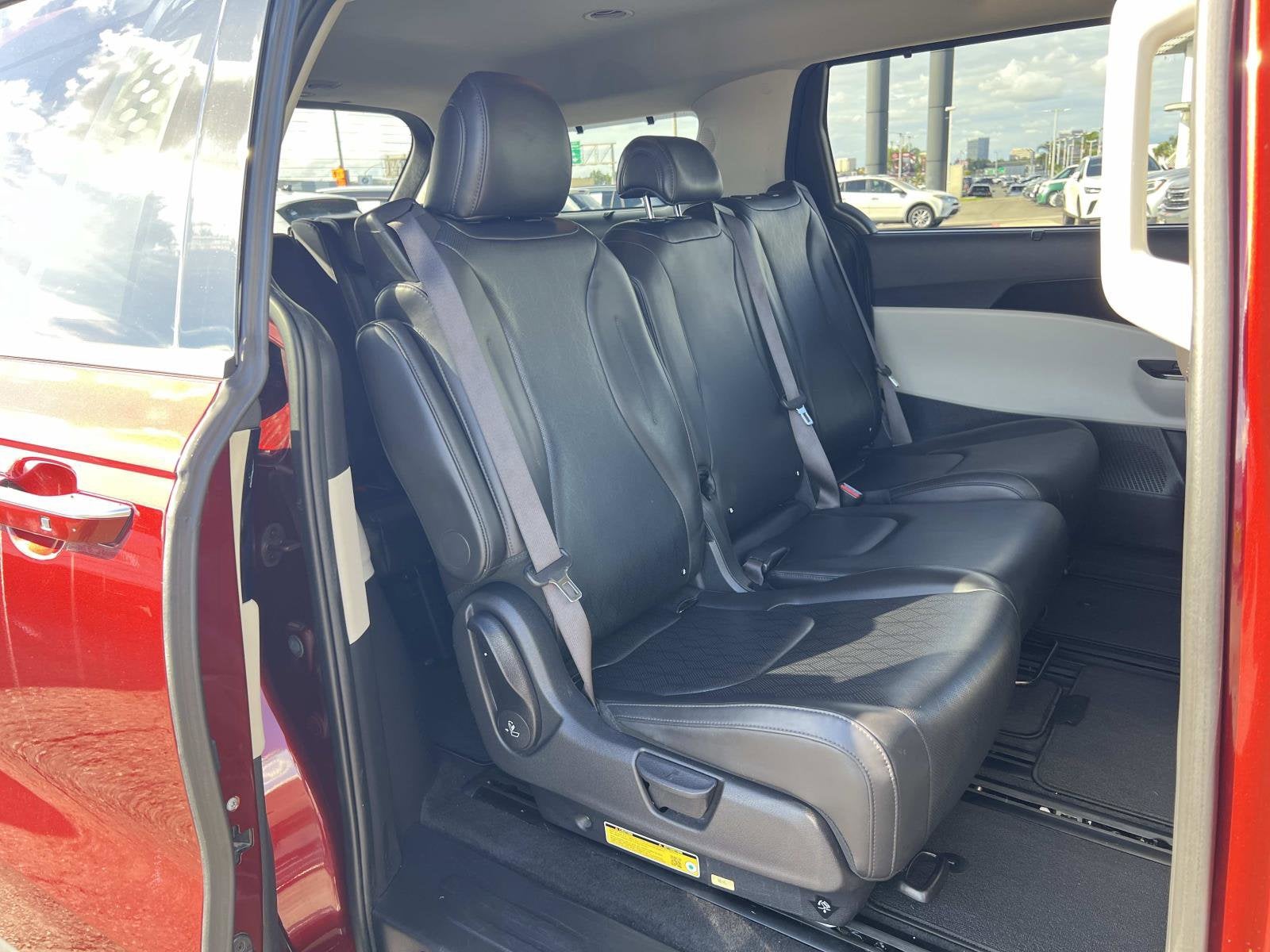 2024 Kia Carnival SX