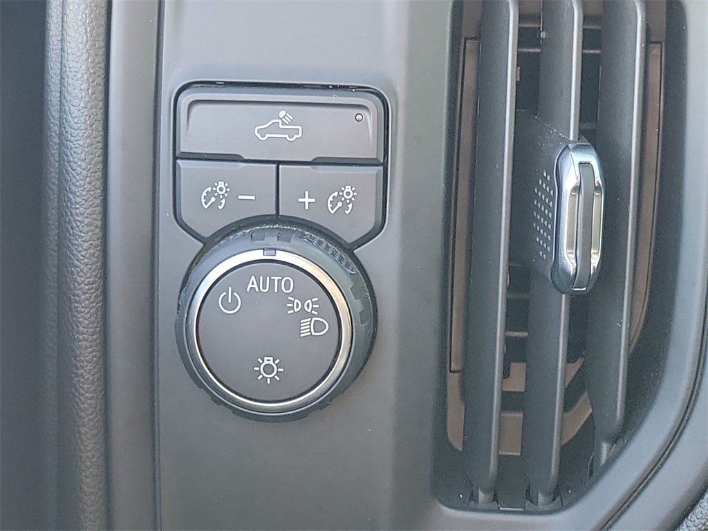 2025 Chevrolet Silverado 1500 Custom