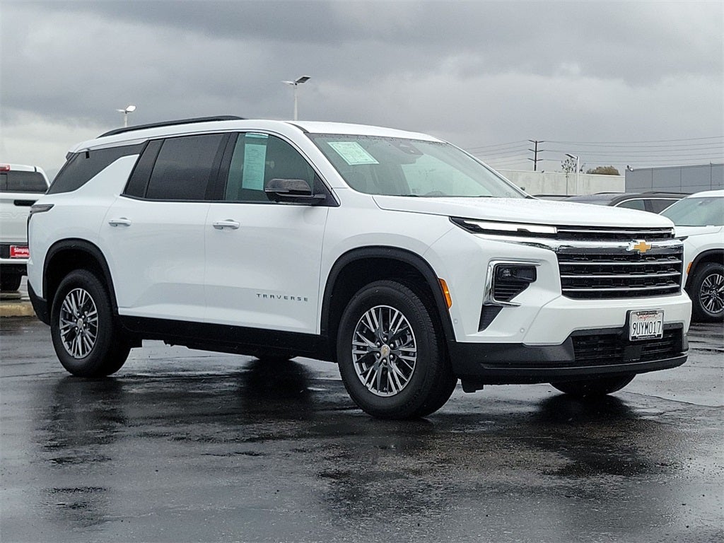 2025 Chevrolet Traverse LT