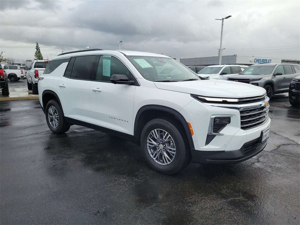 2025 Chevrolet Traverse LT