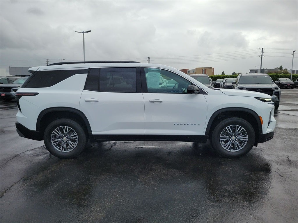 2025 Chevrolet Traverse LT