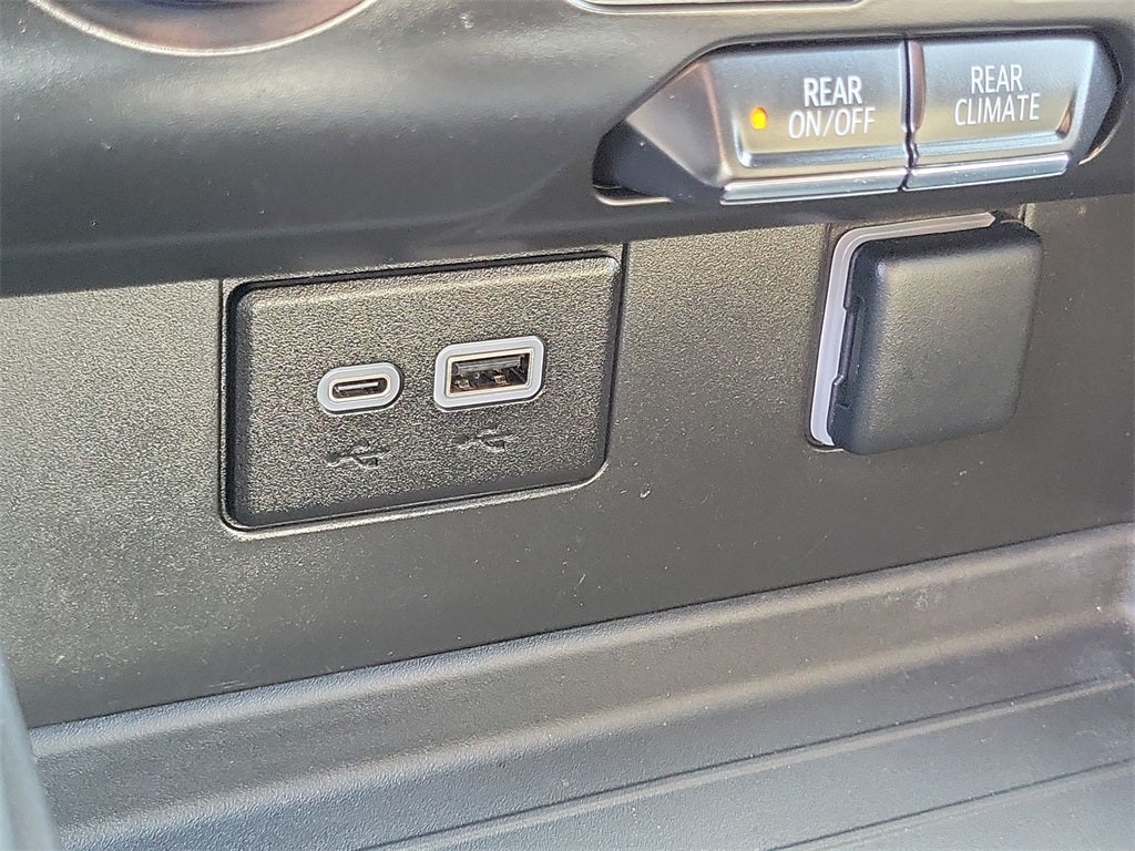 2024 Chevrolet Suburban LS