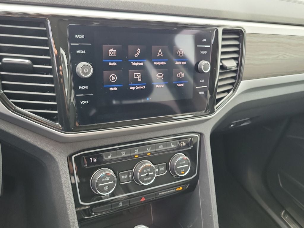 2022 Volkswagen Atlas 3.6L V6 SE w/Technology