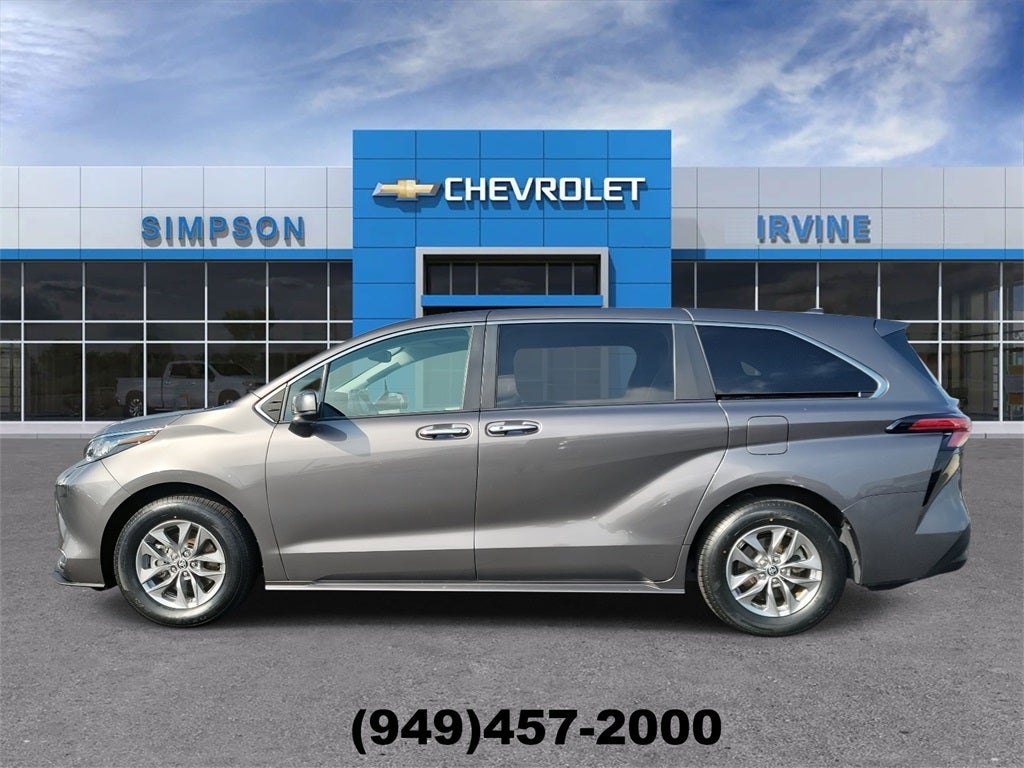 2022 Toyota Sienna XLE