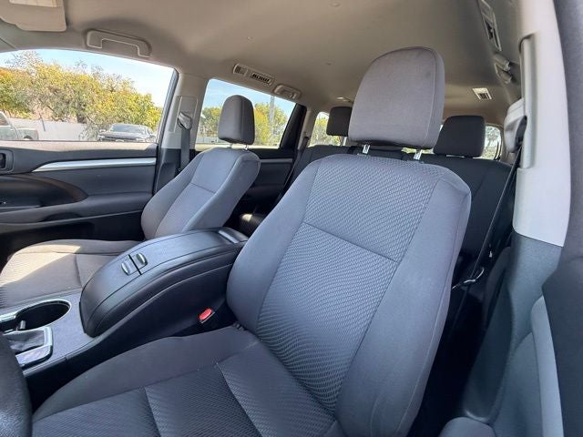 2015 Toyota Highlander LE V6