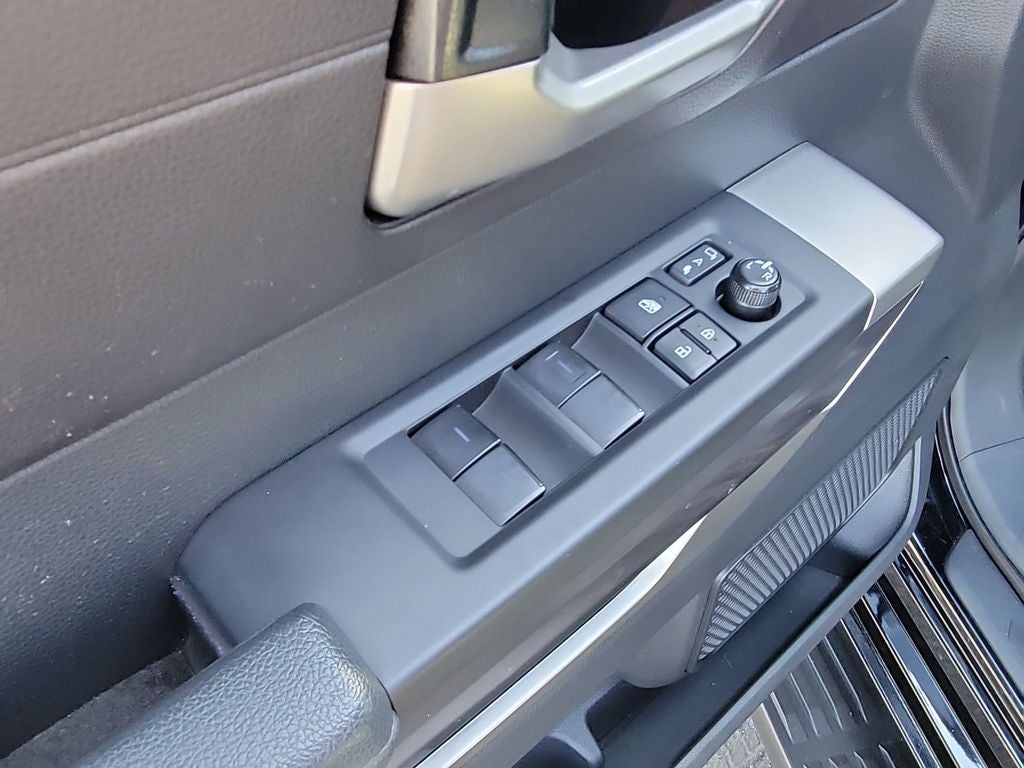 2023 Toyota Sequoia SR5