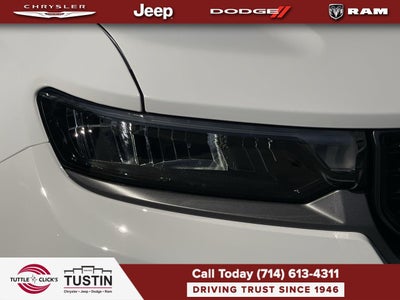 2027 Jeep Grand Cherokee Laredo Altitude
