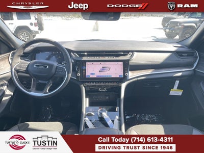 2027 Jeep Grand Cherokee Laredo Altitude