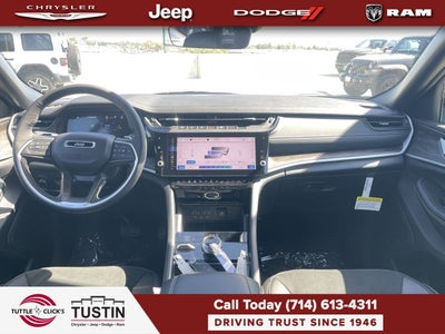 2027 Jeep Grand Cherokee Laredo Altitude