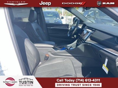 2027 Jeep Grand Cherokee Laredo Altitude