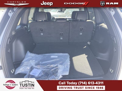 2027 Jeep Grand Cherokee Laredo Altitude