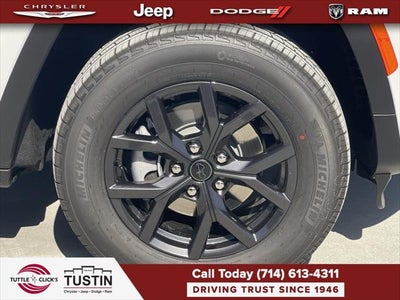 2027 Jeep Grand Cherokee Laredo Altitude