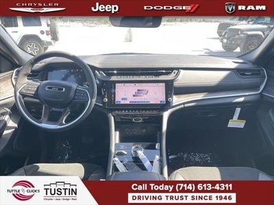 2027 Jeep Grand Cherokee Laredo Altitude