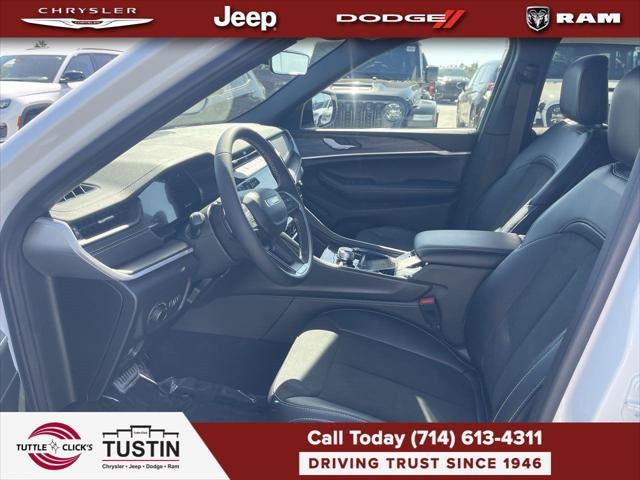 2027 Jeep Grand Cherokee Laredo Altitude