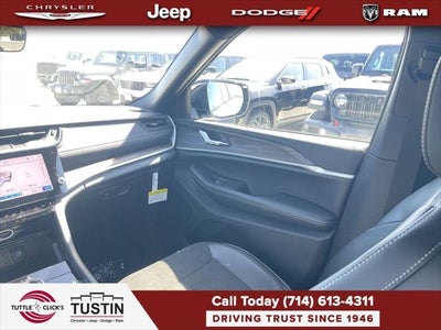 2027 Jeep Grand Cherokee Laredo Altitude