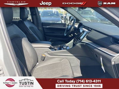 2027 Jeep Grand Cherokee Laredo Altitude
