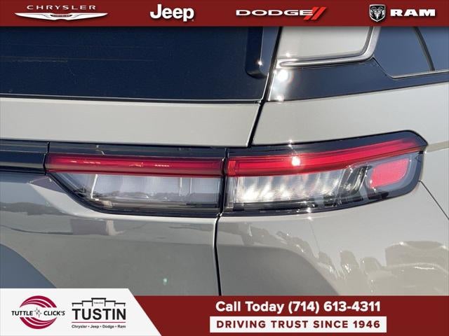 2027 Jeep Grand Cherokee Laredo Altitude