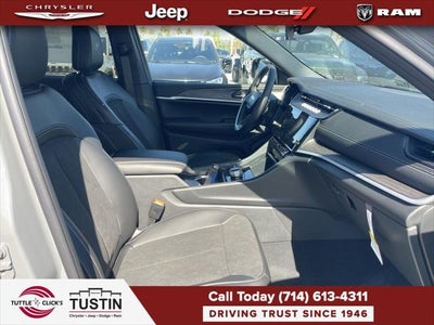 2027 Jeep Grand Cherokee Laredo Altitude