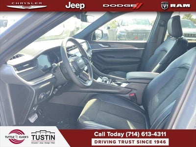 2027 Jeep Grand Cherokee Laredo Altitude