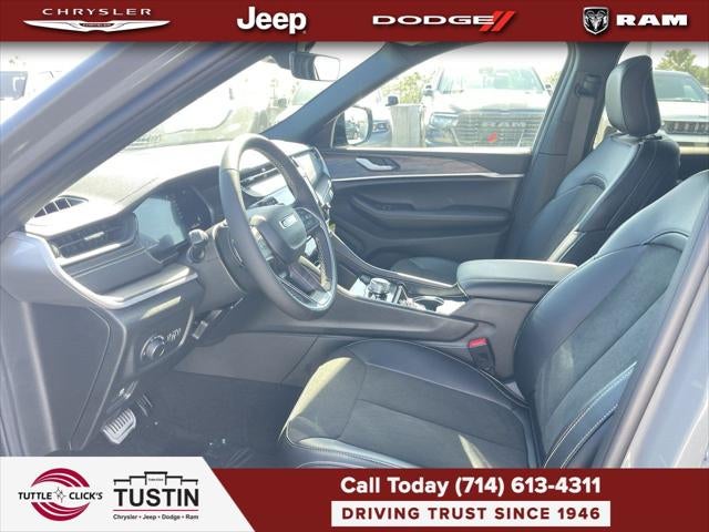2027 Jeep Grand Cherokee Laredo Altitude