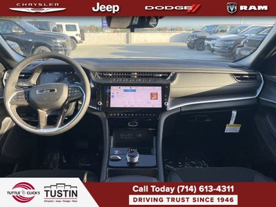 2027 Jeep Grand Cherokee Laredo Altitude