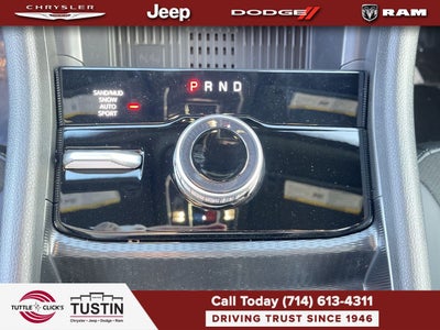 2027 Jeep Grand Cherokee Laredo Altitude
